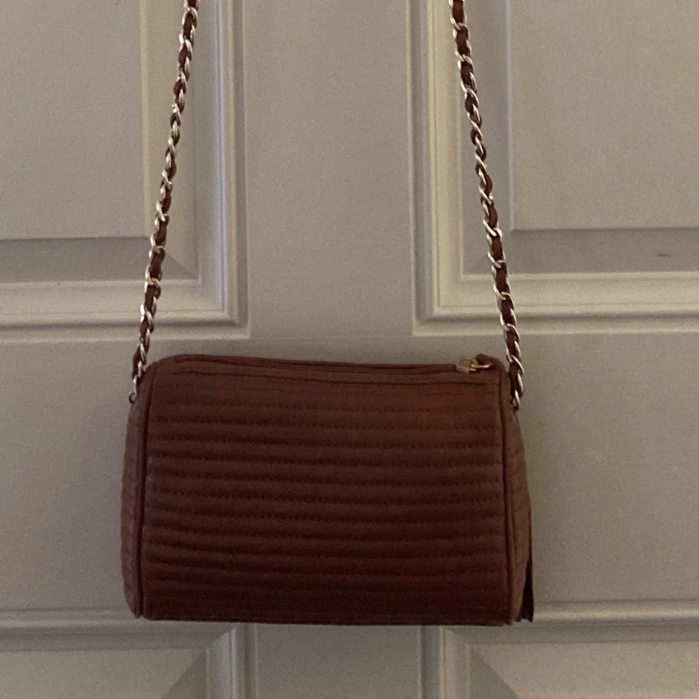 Nordstrom Genuine Leather Caramel Crossbody Bag/Gold Tone Woven Chain/NEW!